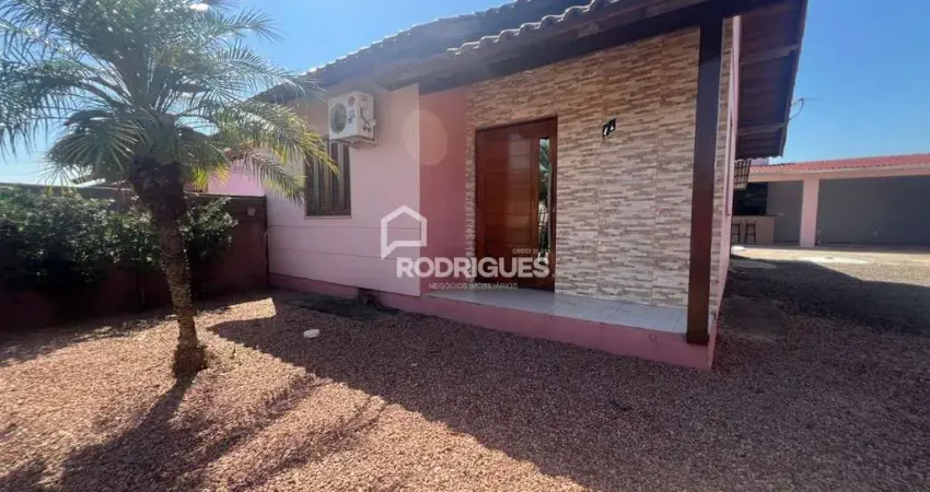 Casa com 2 quartos para alugar na Santa Maria, 71, São Jorge, Portão