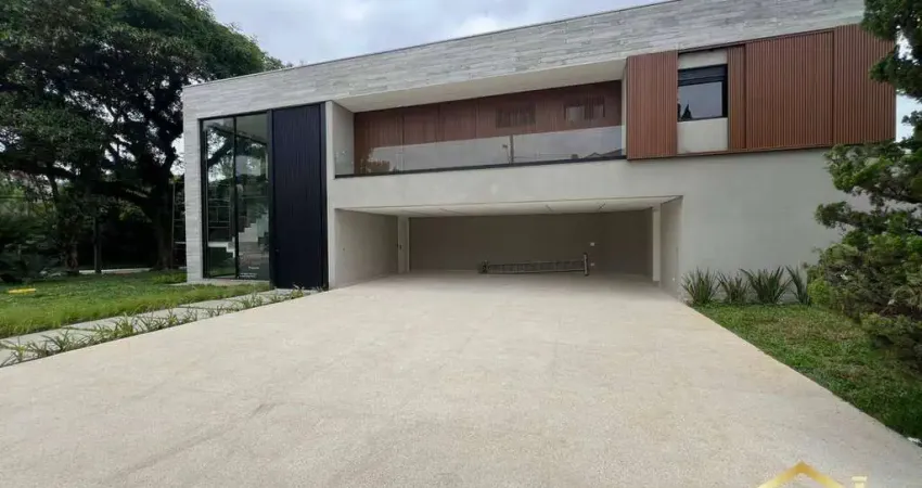 Casa em Condomínio à Venda no Alpha 2 - 917m² de Área Construída.