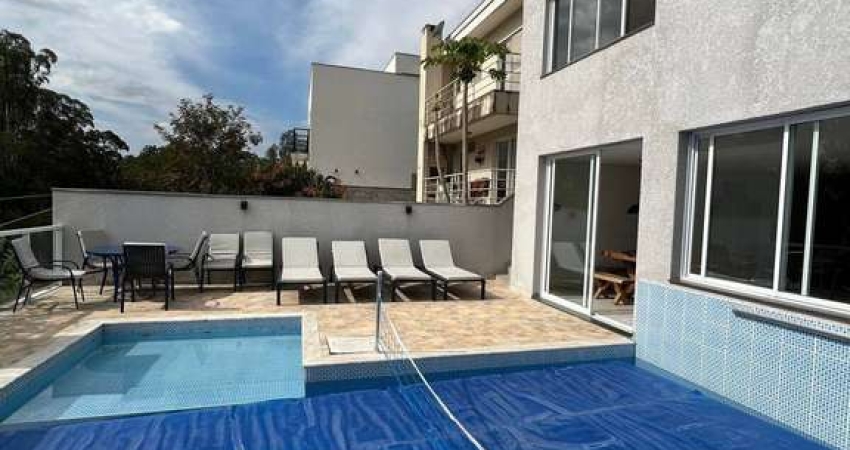 Excelente Casa no Condomínio New Ville - Santana de Parnaíba-SP.