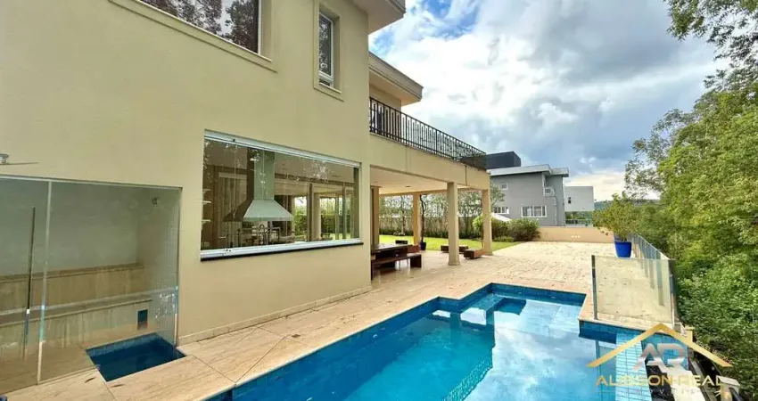 Casa de 851,47m² de Terreno, 4 Quartos, 4 suítes, piscina - Tamboré - SP.