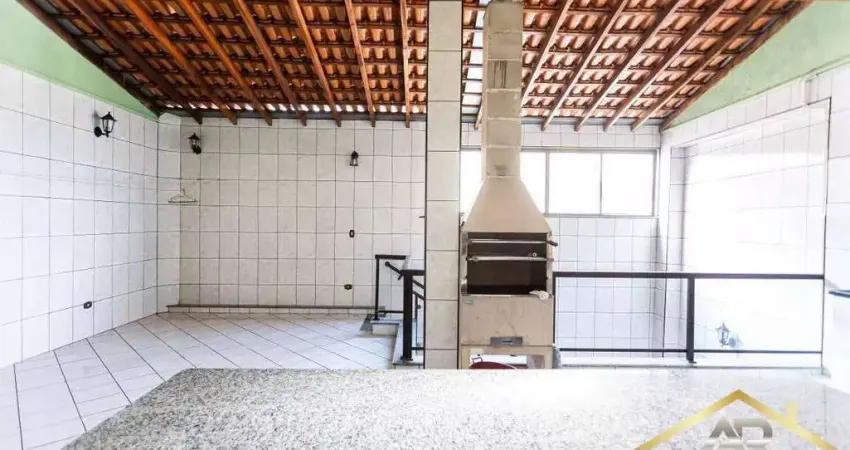 Sobrado à Venda  com 5 Quartos, 3 Vagas no Vila Yolanda.