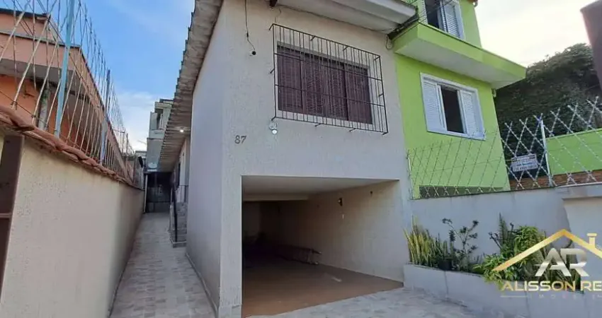 Ótima casa assobradada 02 dormitórios e vaga para 3 carros 450.000,00