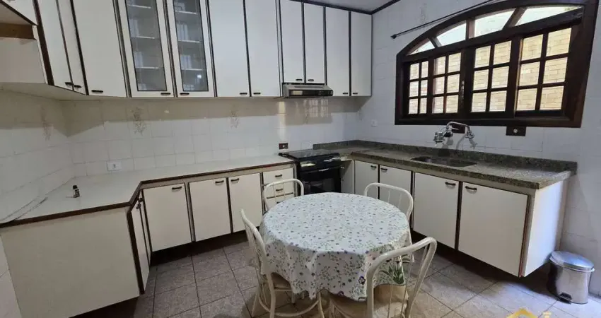 Sobrado sendo 3 Quartos + Edícula + 2 Vagas no Bela Vista em Osasco.