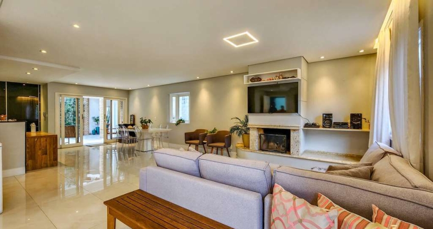 Casa com 4 Quartos, 2 Sts, 304m² - Condomínio Villas de São Francisco VI.
