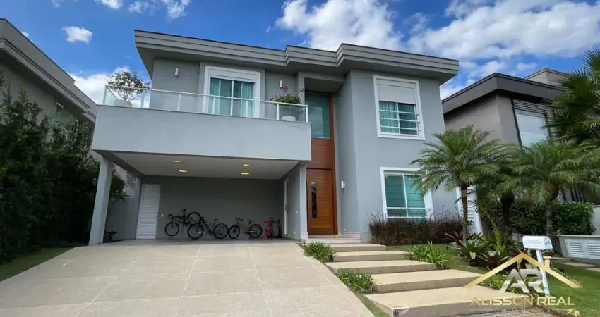 Casa em Condomínio, com 4 Sts, 6 Wc, 4 Vagas - 411m² - Resid. Tamboré 10.