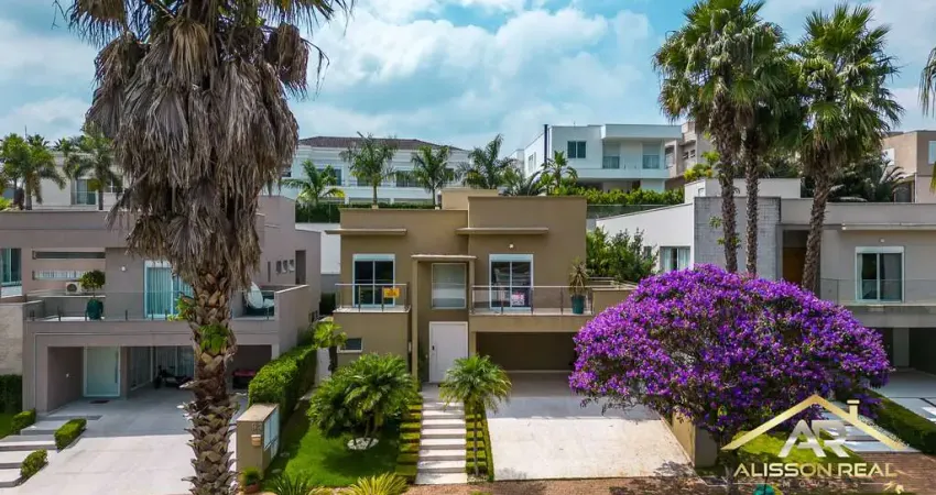 Belíssima Casa com 5 Suítes, 7 Wc, e Mobiliada com 424m² - Alphaville - SP.