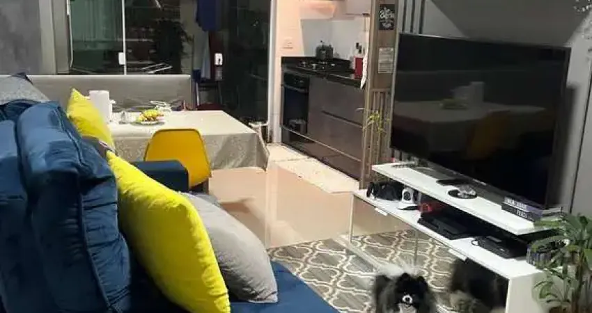 Vendo casa em condomínio, 65m², mobiliada, impecável e bem localizada!