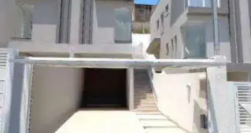 Sobrado de 130m² com 2 suítes, 2 wc e quintal em santana de parnaíba - sp.