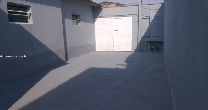 Casa para Venda em Guarujá, Vila Santa Rosa, 3 dormitórios, 2 suítes, 4 banheiros, 4 vagas