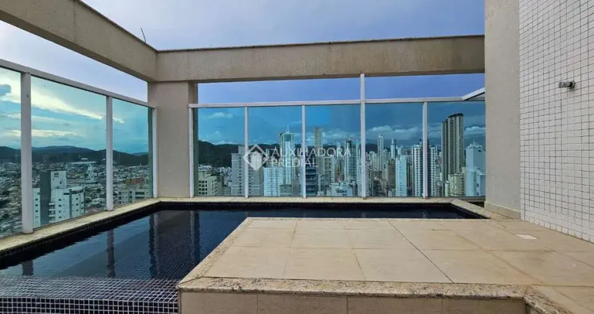 Cobertura com 3 quartos para alugar na Rua 2950, 350, Centro, Balneário Camboriú
