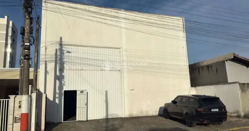 Barracão / Galpão / Depósito para alugar na Salvador, 223, Centro, Camboriú