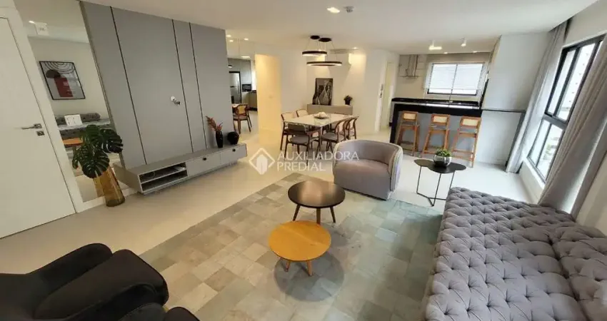 Apartamento com 3 quartos para alugar na Rua 910, 159, Centro, Balneário Camboriú