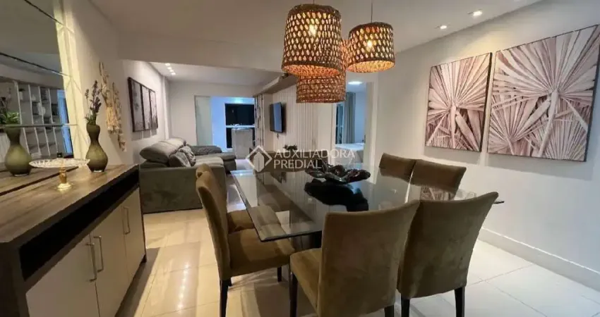 Apartamento com 3 quartos para alugar na Avenida Atlântica, 4710, Centro, Balneário Camboriú