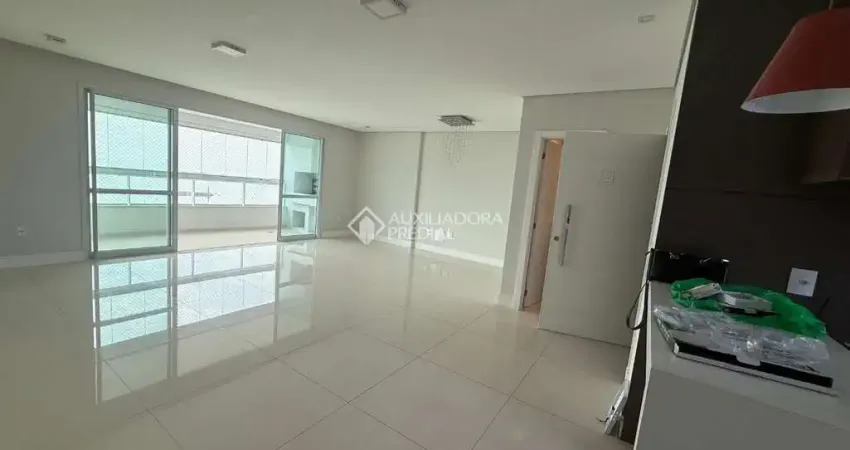 Apartamento com 3 quartos para alugar na Rua Lauro Muller, 1200, Fazenda, Itajaí