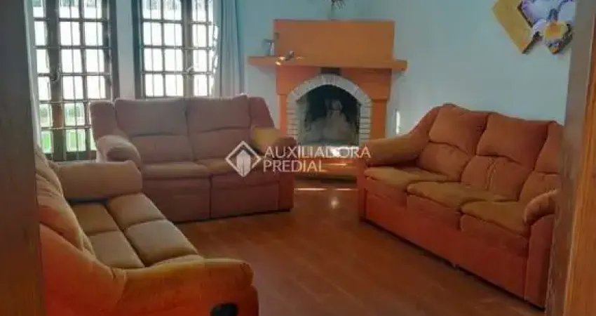 Casa com 3 quartos para alugar na Rua Adão Marcelino da Silva, 46, Centro, Gravataí