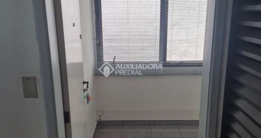 Sala comercial para alugar na Rua Vergueiro, 875, Liberdade, São Paulo