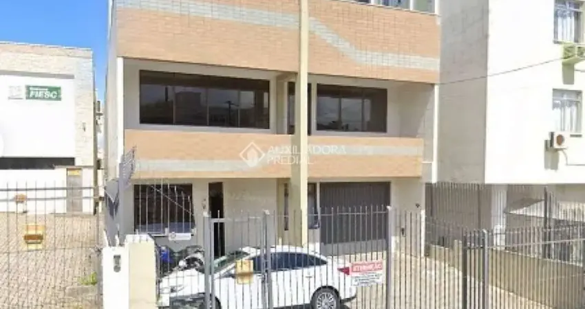 Prédio para alugar na Rua Thiago da Fonseca, 34, Capoeiras, Florianópolis