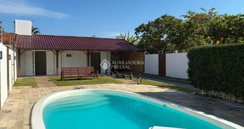 Casa em condomínio fechado com 3 quartos para alugar na Rua Ruth Pereira, 432, Ingleses do Rio Vermelho, Florianópolis