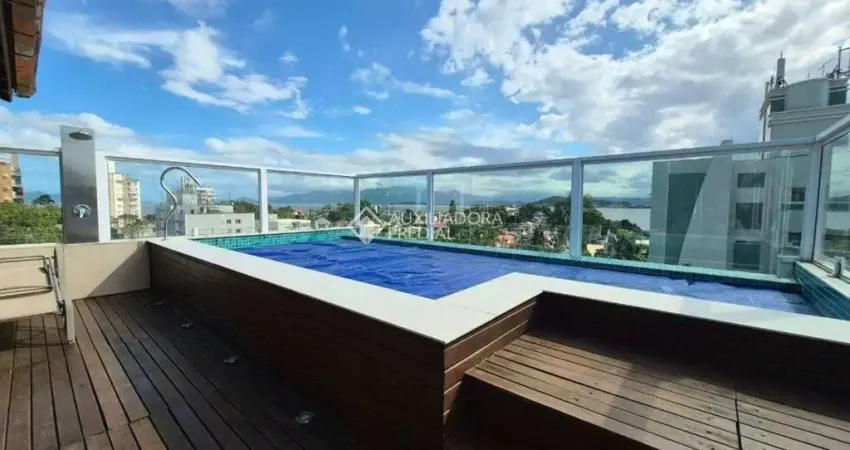 Casa com 3 quartos para alugar na Rua João Meirelles, 636, Abraão, Florianópolis