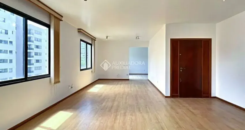 Apartamento com 4 quartos para alugar na Rua Bocaiúva, 2040, Centro, Florianópolis