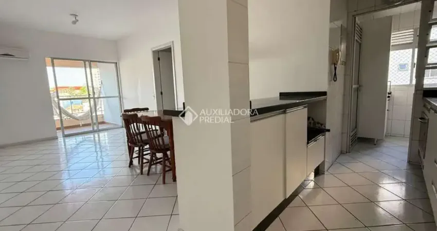 Apartamento com 3 quartos para alugar na Rua Santos Saraiva, 1405, Estreito, Florianópolis