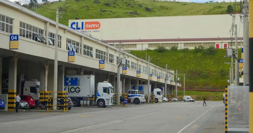 Galpão em condominio na região de itapevi, com 1535 m² de área total.