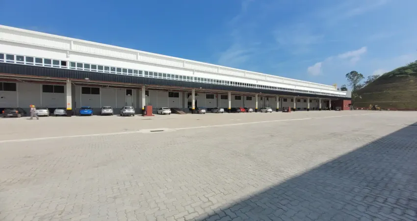 Lindo galpão com uma área de armazemento de 2322m², com possibilidade de dobrar essa área com a junção de uma 1 modulo.