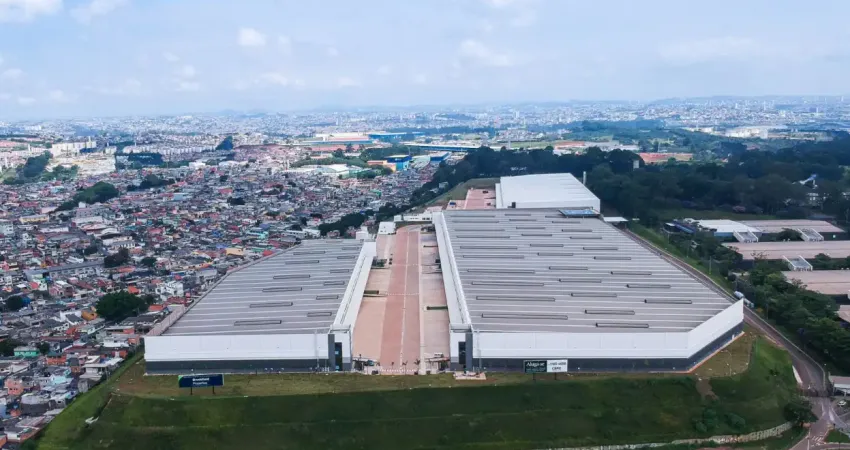 Galpão em guarulhos com uma área de armazemanto de 9695m², as margens da rodovia presidente dutra.