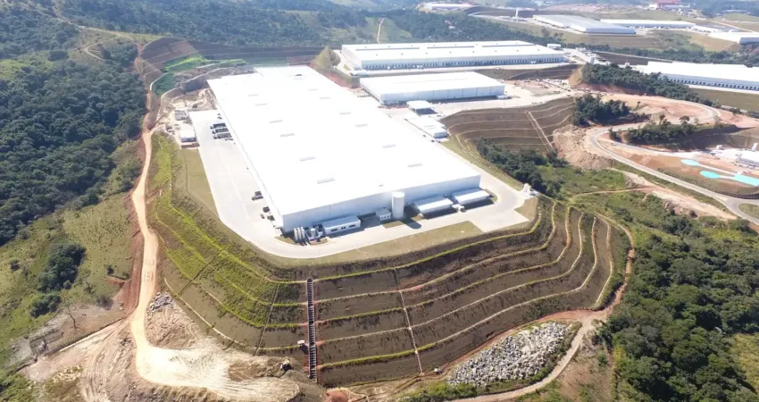 Exelente galpão em extrema com uma área de armazenamento de 4263m²