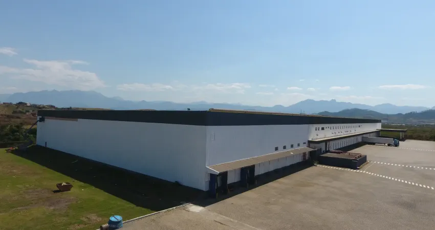 Galpão em resende/rj com uma área de armazenamento de 2398m² com possibilidade de aumento de abl com a junção de mais módulos.