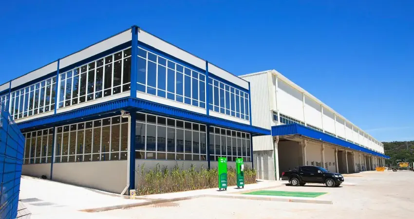 Exelente galpão com uma área de armazenamento de 1178m¹ com possibilidade de dobrar esse tamanho com a junção com o módulo ao lado