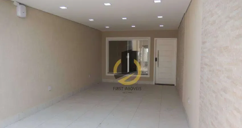 Sobrado à venda na Vila Gumercindo - 200m² - 4 suítes - varanda - 2 vagas - churrasqueira