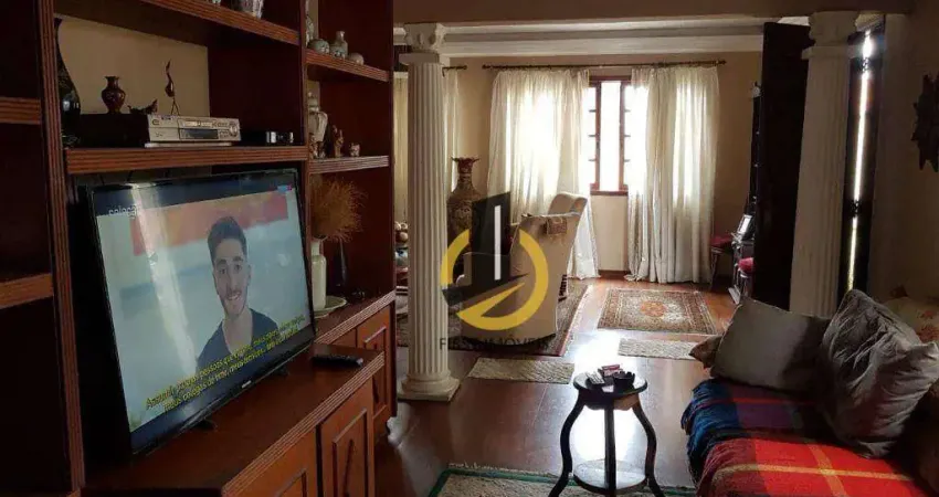 Casa à venda - 268m² - 3 suítes - 5 vagas - na Vila Gumercindo