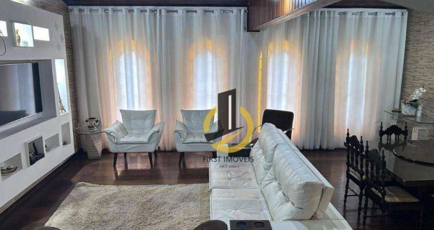 Sobrado à venda - 225m² - 3 dormitórios (1 suíte) - 4 banheiros - 3 vagas - em Santo André