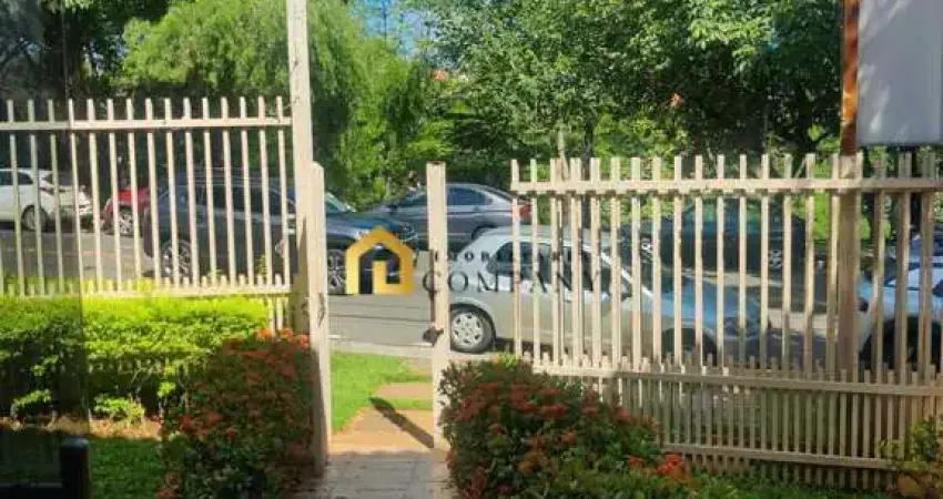 Casa térrea na Av da pista de caminhada do Campolim