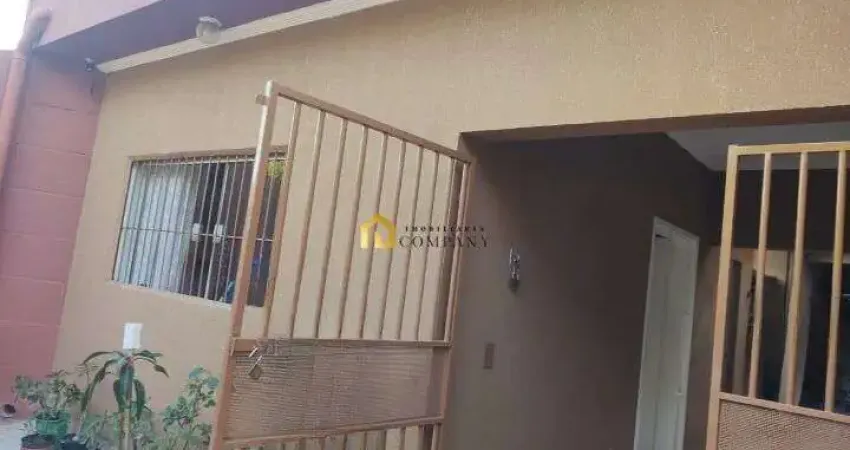 Casa com dois quartos, sendo uma suíte, com duas vagas de garagem coberta