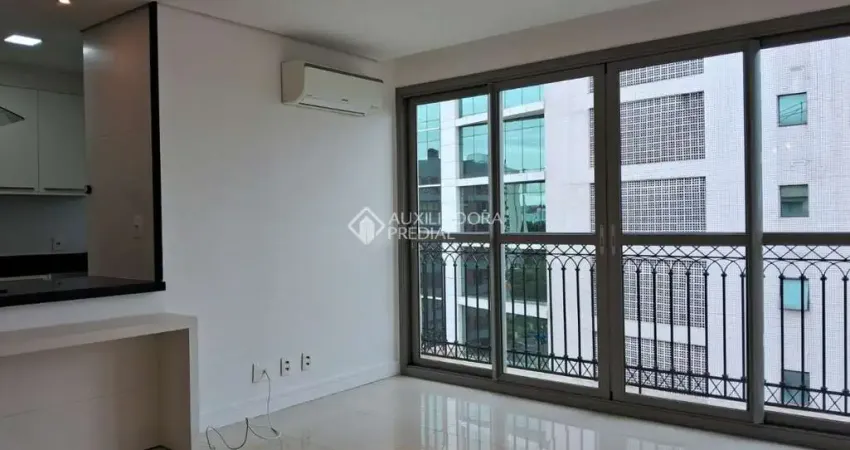 Apartamento com 2 quartos para alugar na Alameda Eduardo Guimarães, 78, Três Figueiras, Porto Alegre