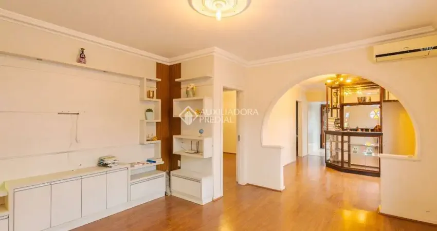 Casa com 3 quartos para alugar na Rua Washington Luiz, 131, Niterói, Canoas