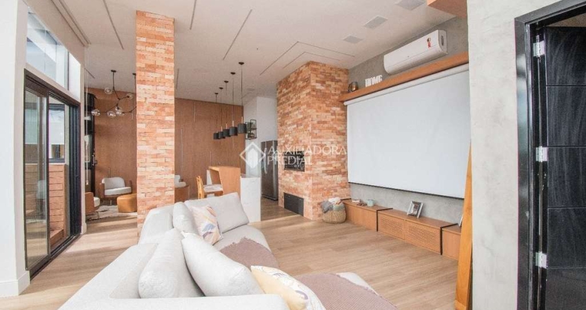 Cobertura com 3 quartos para alugar na Avenida Jacuí, 312, Cristal, Porto Alegre