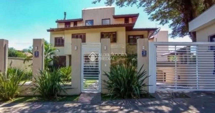 Casa em condomínio fechado com 4 quartos para alugar na Avenida Jacuí, 700, Cristal, Porto Alegre