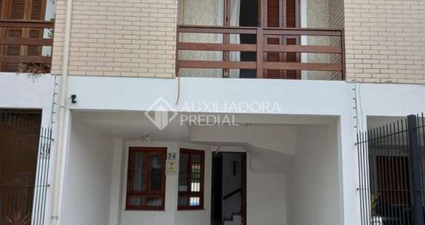 Casa com 3 quartos para alugar na Rua Carlos Frederico Albers, 34, Espírito Santo, Porto Alegre