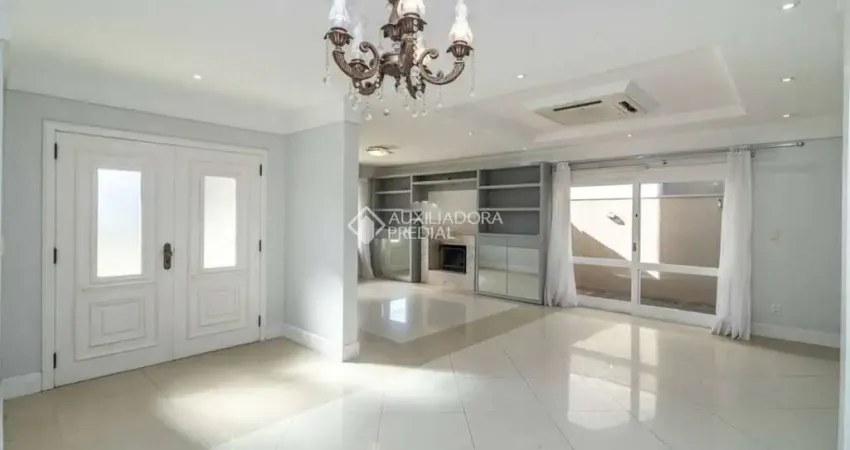 Casa em condomínio fechado com 3 quartos para alugar na Avenida Juca Batista, 8000, Belém Novo, Porto Alegre