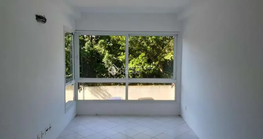 Apartamento com 3 quartos para alugar na Avenida da Cavalhada, 4530, Cavalhada, Porto Alegre