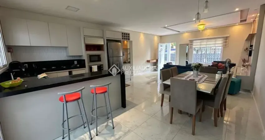 Casa em condomínio fechado com 2 quartos para alugar na Rua Gregório da Fonseca, 230, Nonoai, Porto Alegre