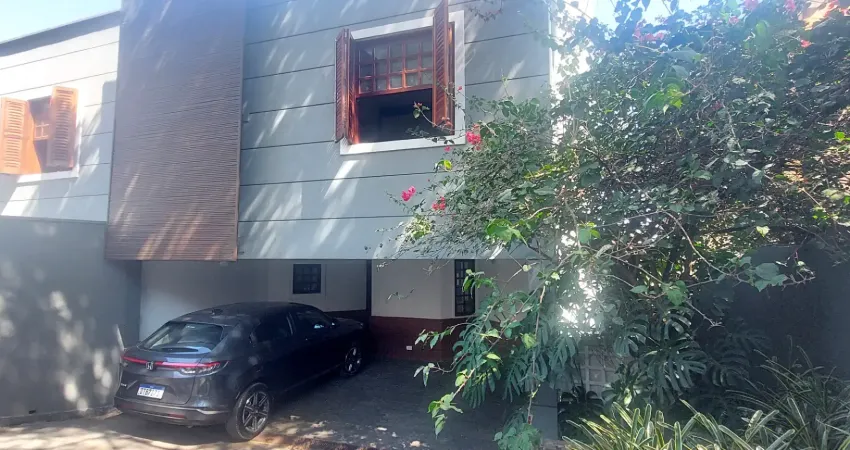 Ótima residência, com 3 dormitórios e garagem para 4 carros à venda no bairro siciliano