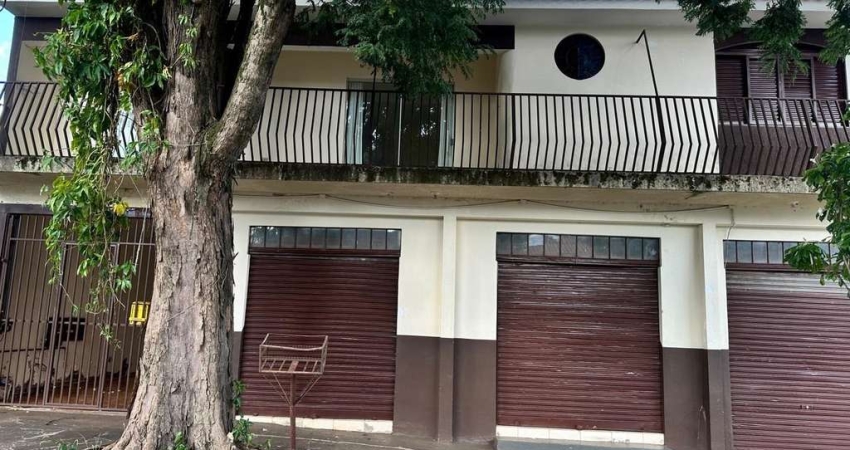 Sobrado com 2 salas comerciais  Localização estratégica!