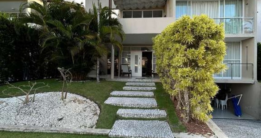 Casa com 5 Suítes no Condomínio Aldebaran Ômega – Jardim Petrópolis, com Piscina e Energia Solar