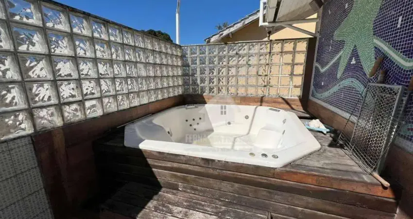 Casa triplex de 5 quartos para alugar, 280m² por R$4.500/mès no Recreio dos Bandeirantes - Rio de Janeiro/RJ.