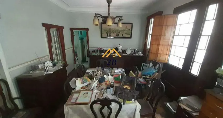 Oportunidade Imperdível: Casarão de 300m² na Rua do Bispo com Potencial Comercial e Residencial