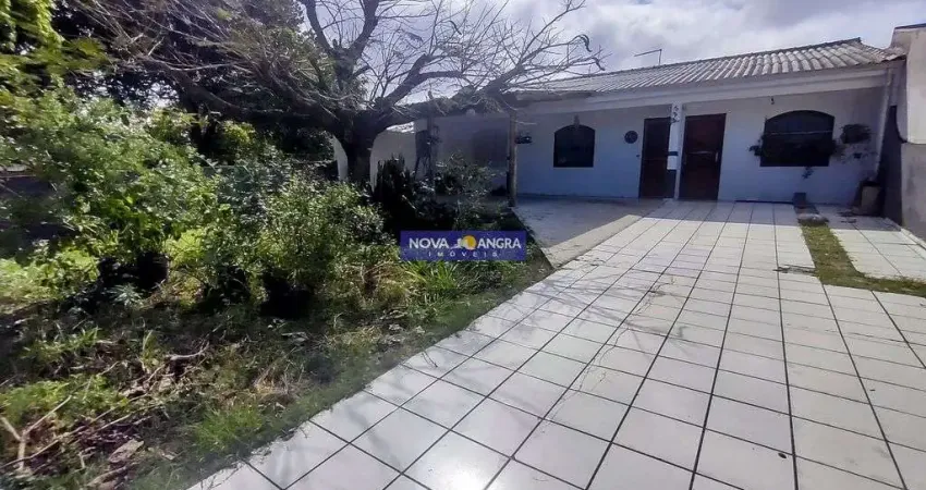 Residência com 03 dormitórios sendo 01 suíte  e amplo espaço de terreno